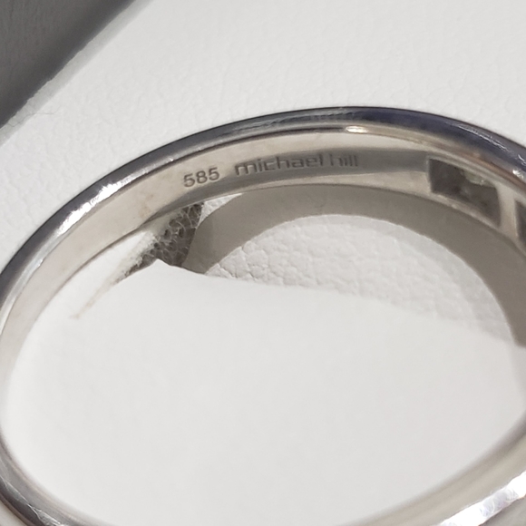 Solitaire diamond Michael Hill ring - Picture 3 of 7